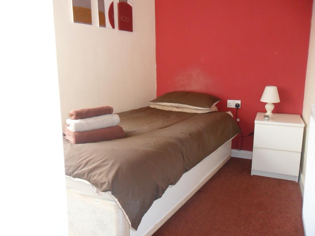 Oyo Main Top Hotel Widnes Room photo